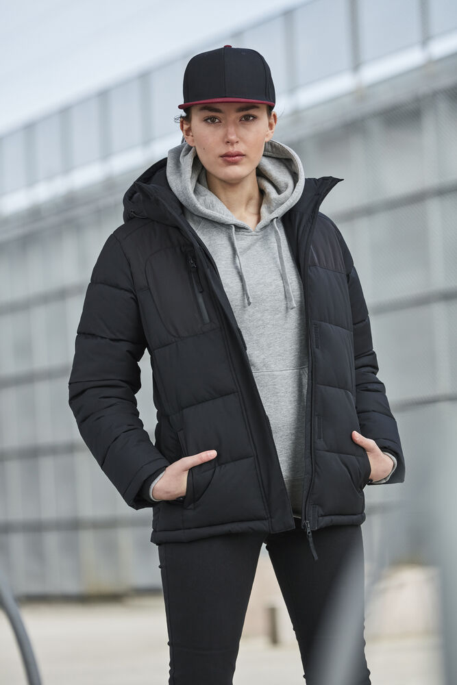 020932_v2_IM_Clique_aw19