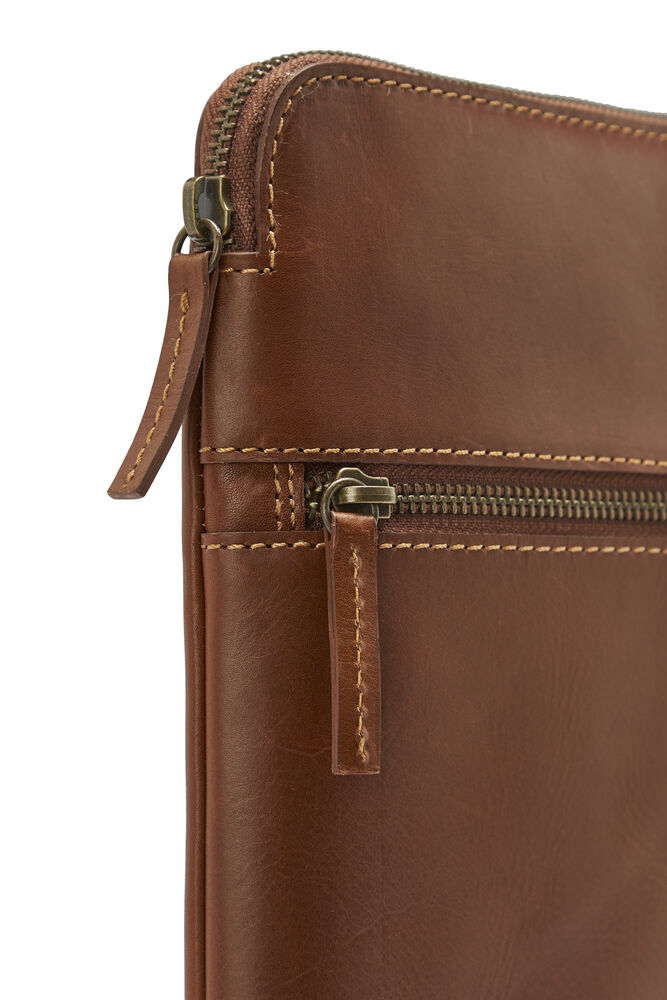 158957_LeatherLineComputerCase_Cognac_Closeup1