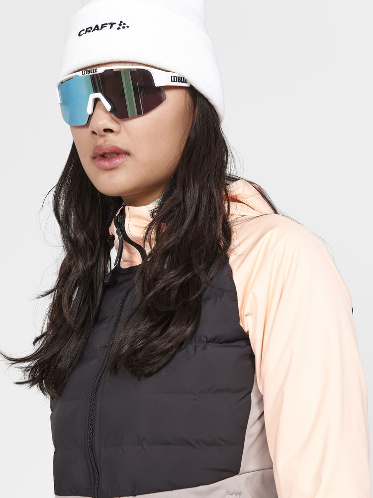 1907846-840230_ADV-Pursuit-Thermal-Jacket-W_Closeup4