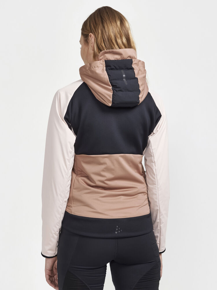 1907846-999224_ADV-Pursuit-Thermal-Jacket-W_Closeup2