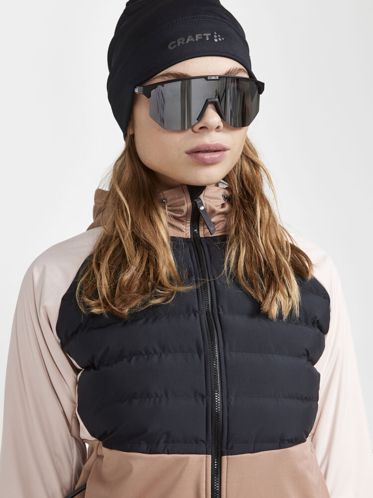 1907846-999224_ADV-Pursuit-Thermal-Jacket-W_Closeup3