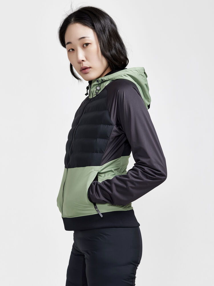 1907846-999622_ADV-Pursuit-Thermal-Jacket-W_Closeup1