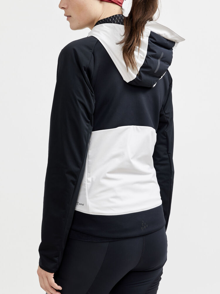 1907846-999914_Pursuit-Thermal-Jacket-W_Closeup2