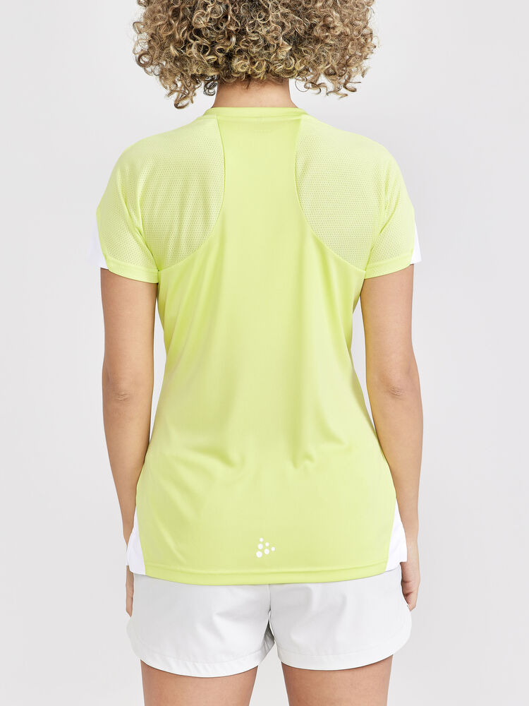 1908229-541900_Pro-Control-Impact-SS-Tee-W_Closeup2