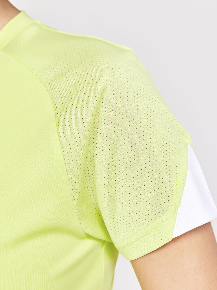 1908229-541900_Pro-Control-Impact-SS-Tee-W_Closeup4