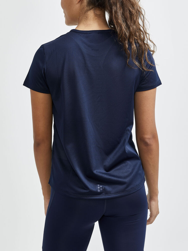 1908745-396000_Core-Essence-SS-Mesh-Tee_Closeup2