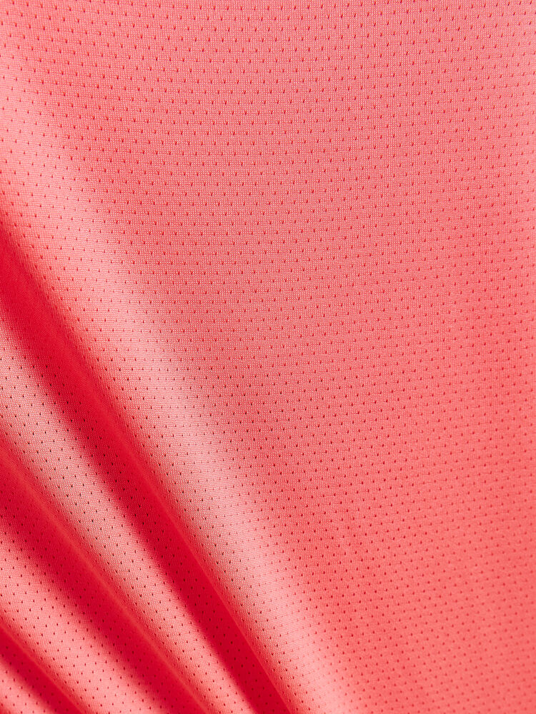 1908745-410000_Core-Essence-SS-Mesh-Tee_Closeup4