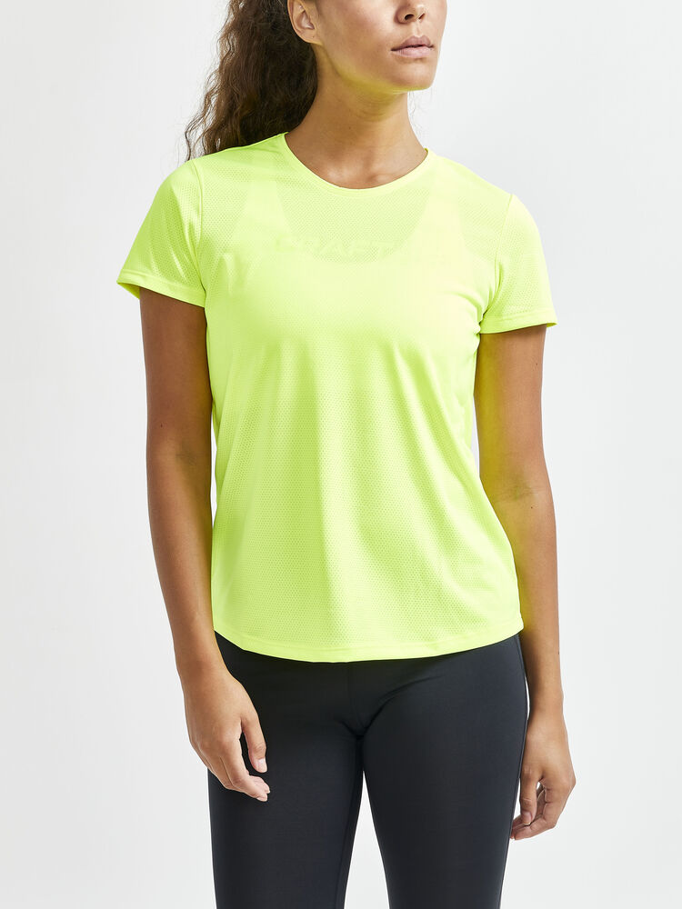 1908745-851000_Core-Essence-SS-Mesh-Tee_Closeup1