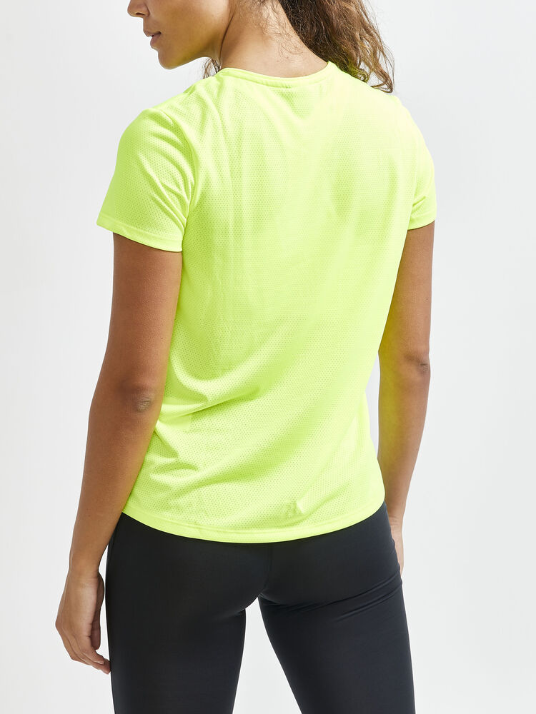 1908745-851000_Core-Essence-SS-Mesh-Tee_Closeup2