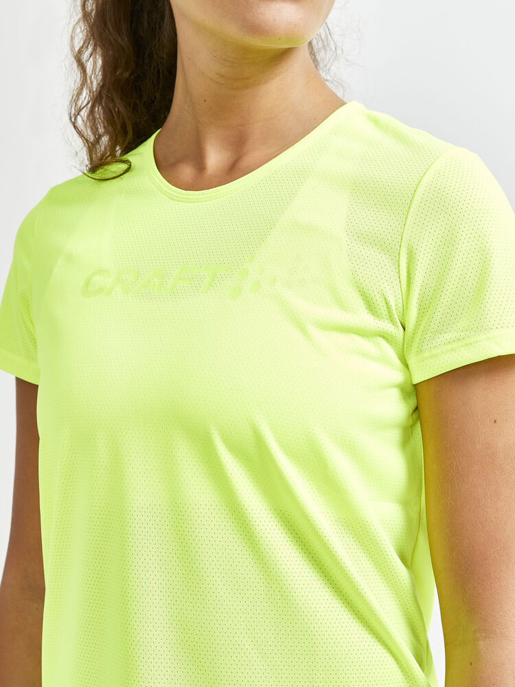 1908745-851000_Core-Essence-SS-Mesh-Tee_Closeup3