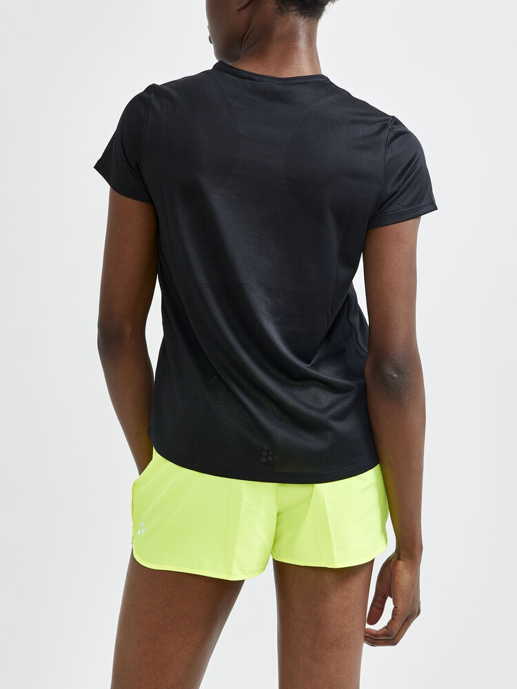 1908745-999000_Core-Essence-SS-Mesh-Tee_Closeup2