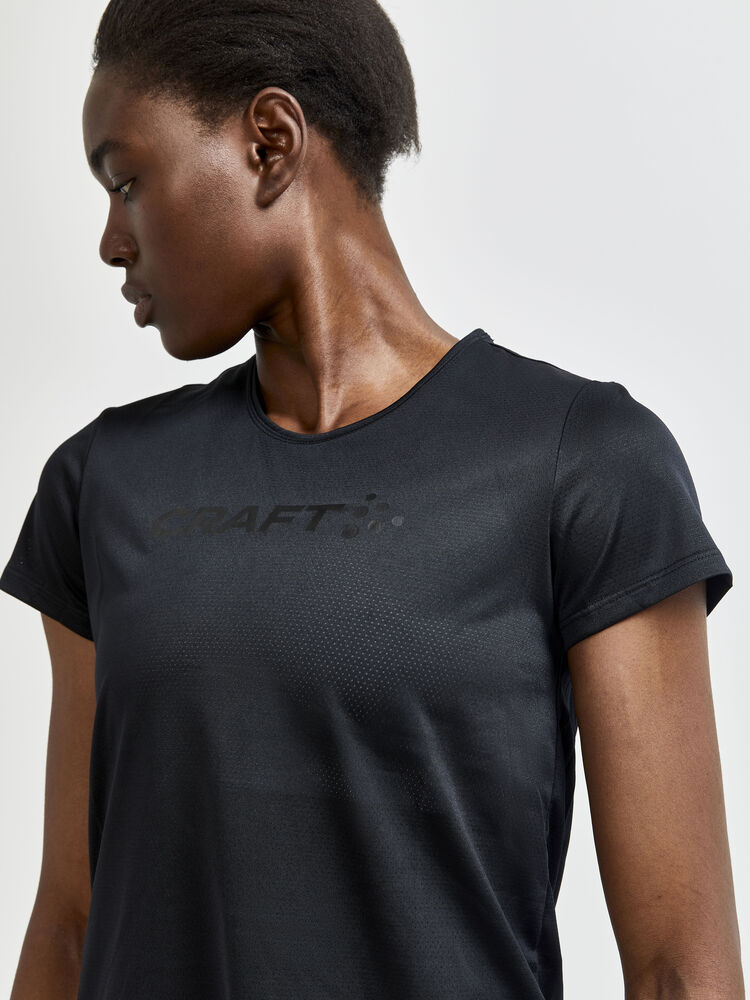 1908745-999000_Core-Essence-SS-Mesh-Tee_Closeup3
