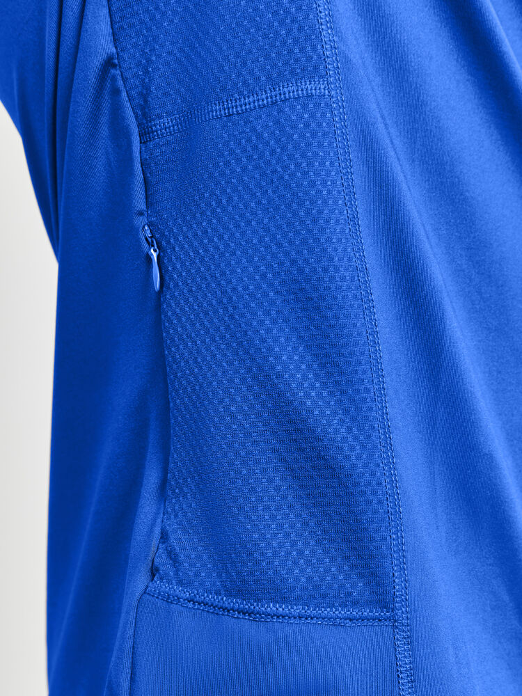1908753-360000_ADV-Essence-SS-Tee_Closeup3