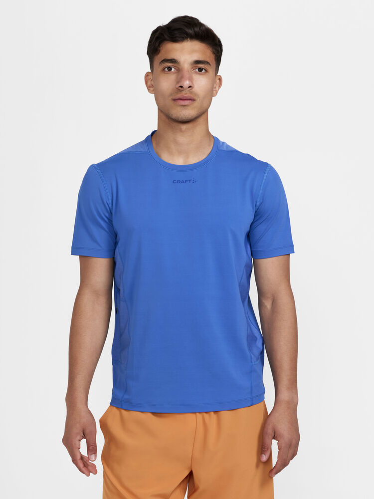 1908753-379000_ADV-Essence-SS-Tee-M_Closeup1