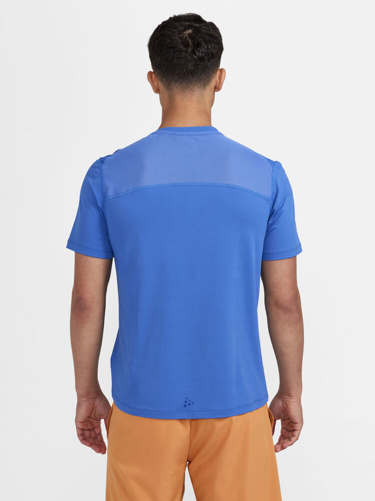 1908753-379000_ADV-Essence-SS-Tee-M_Closeup2