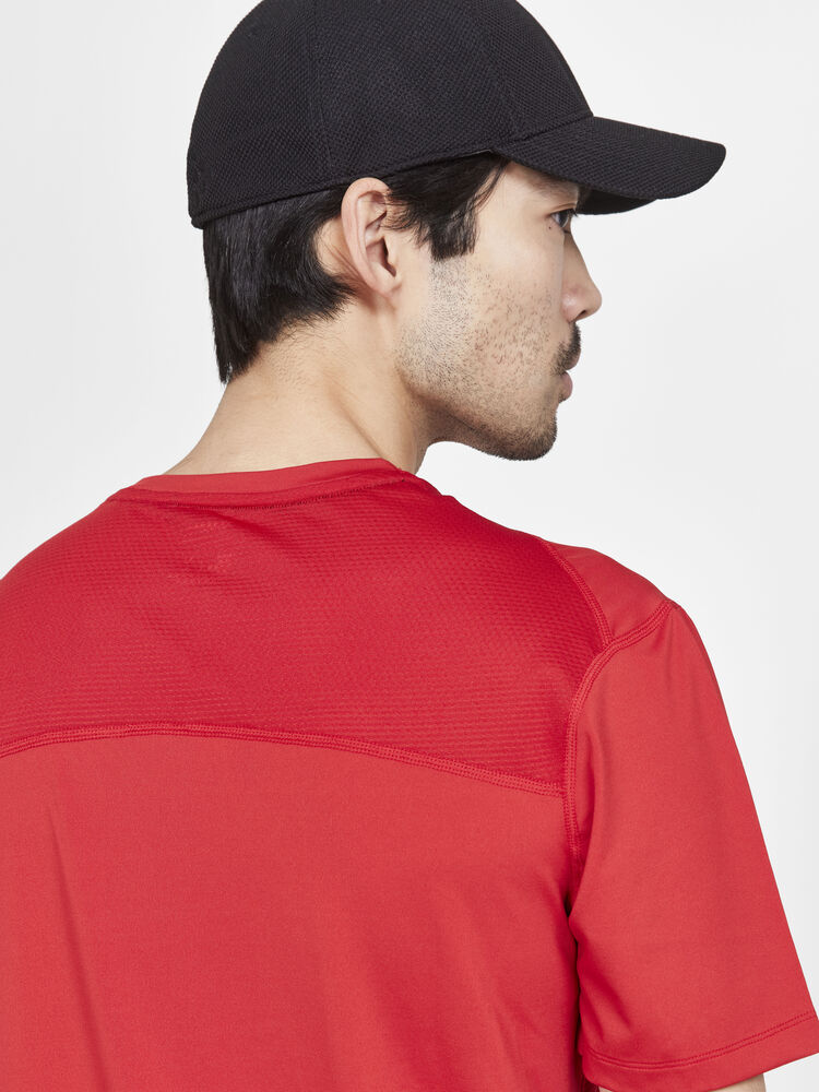 1908753-453000_ADV-Essence-SS-Tee-M_Closeup4