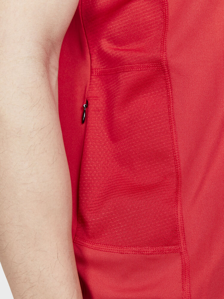 1908753-453000_ADV-Essence-SS-Tee-M_Closeup5