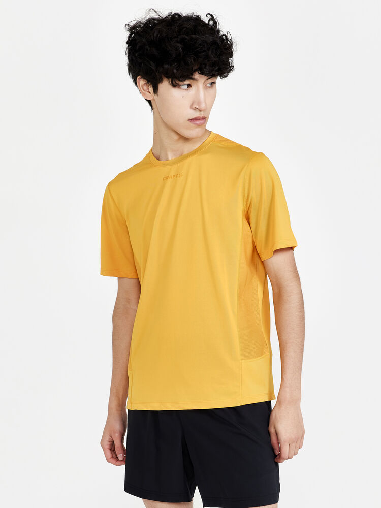 1908753-543000_ADV-Essence-SS-Tee-M_Closeup1