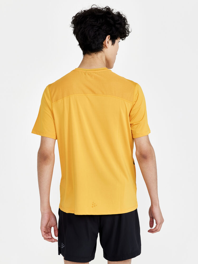 1908753-543000_ADV-Essence-SS-Tee-M_Closeup2