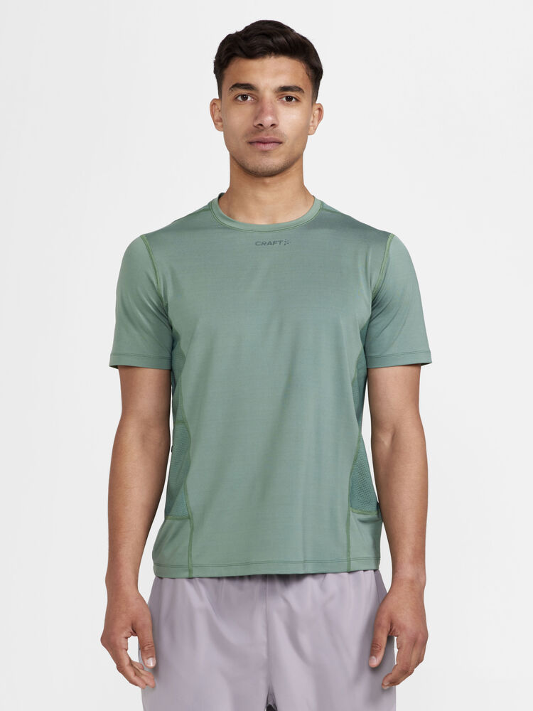 1908753-622000_ADV-Essence-SS-Tee-M_Closeup1