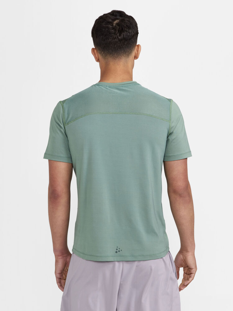 1908753-622000_ADV-Essence-SS-Tee-M_Closeup2
