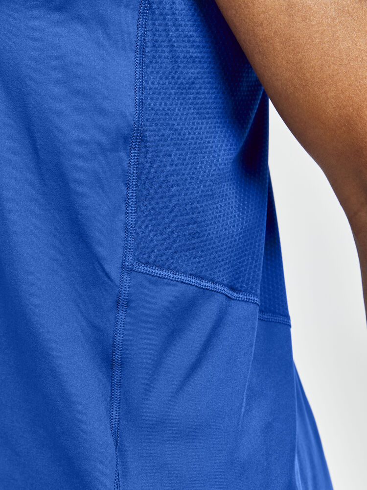 1908755-360000_ADV-Essence-Singlet_Closeup3