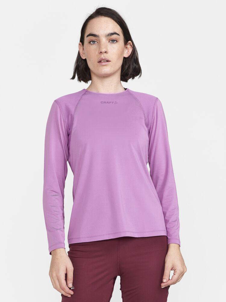 1908769-724000_ADV-Essence-LS-Tee-W_Closeup1