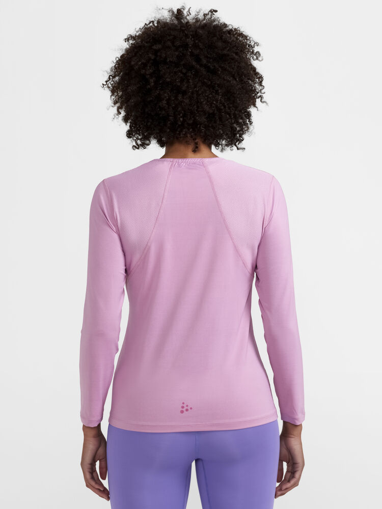1908769-743000_ADV-Essence-LS-Tee-W_Closeup2