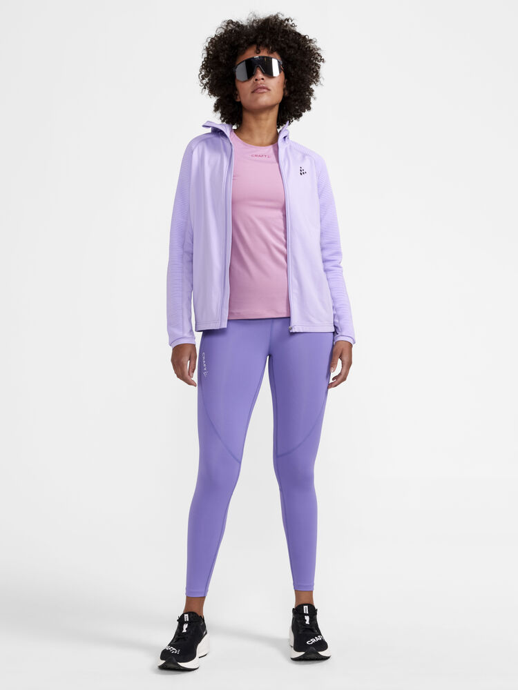 1908769-743000_ADV-Essence-LS-Tee-W_Closeup5
