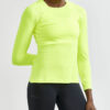 1908769-851000_ADV-Essence-LS-Tee_Closeup1
