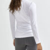 1908769-900000_ADV-Essence-LS-Tee_Closeup2