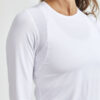 1908769-900000_ADV-Essence-LS-Tee_Closeup3