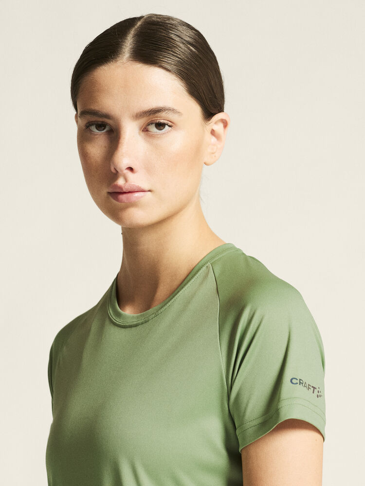 1909879-622000_Core-Unify-Training-Tee-W_closeup5