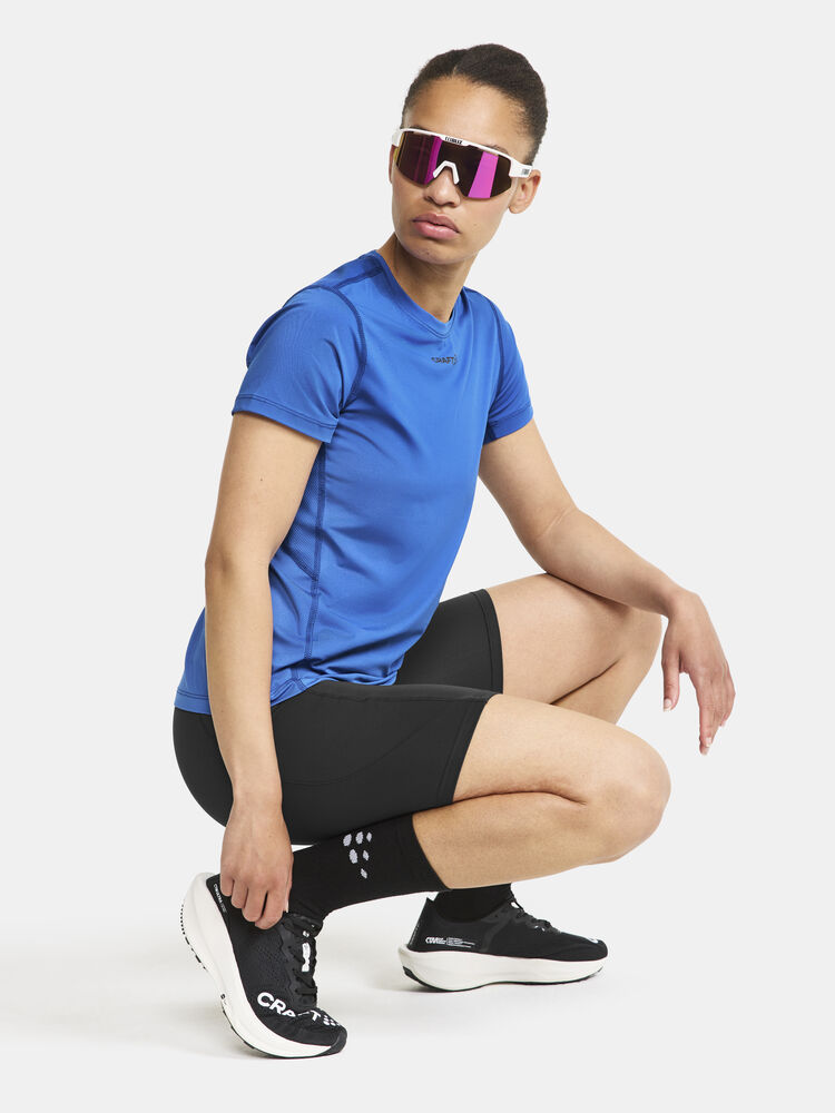 1909984-359000_ADV-Essence-SS-Tee-W_closeup6