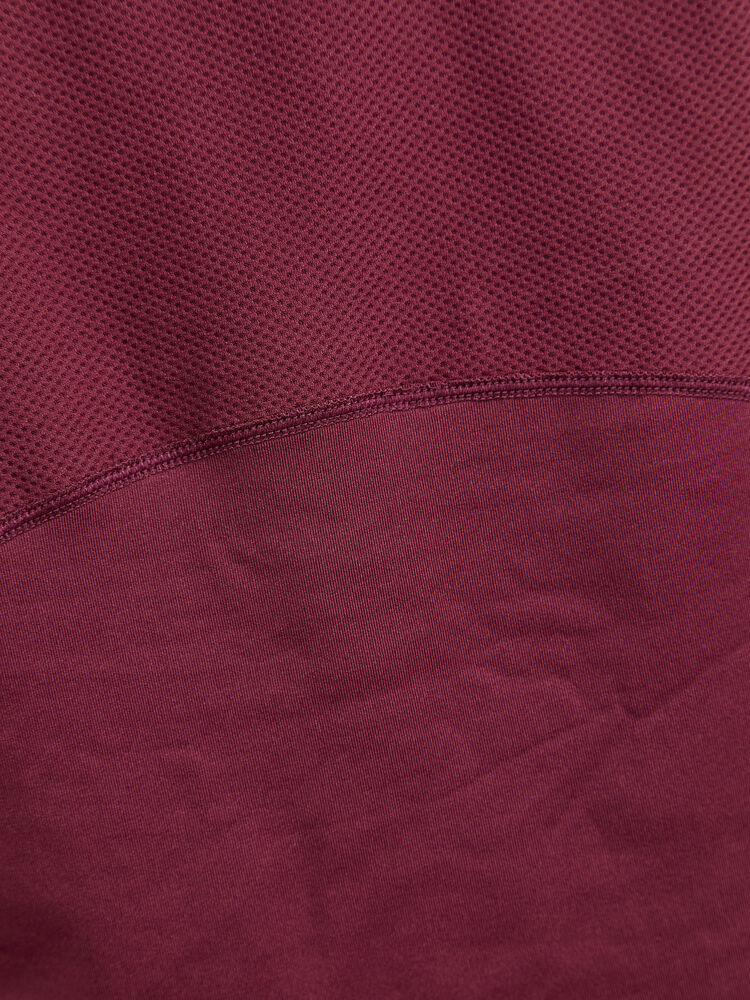 1909984-497000_ADV-Essence-SS-Tee_Closeup3