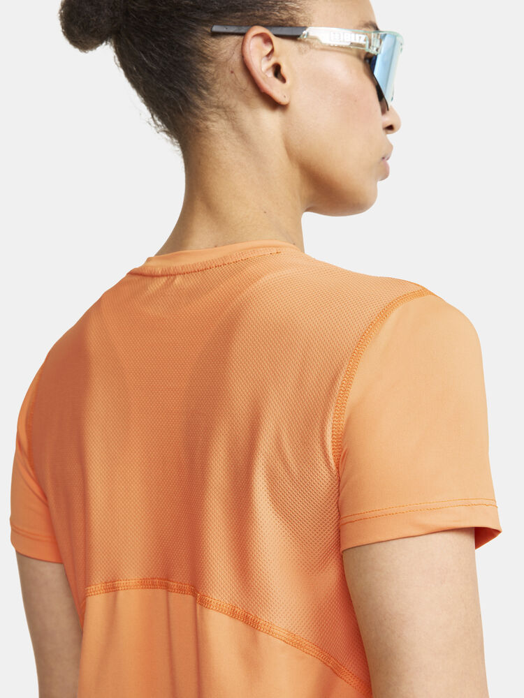 1909984-533000_ADV-Essence-SS-Tee-W_closeup5