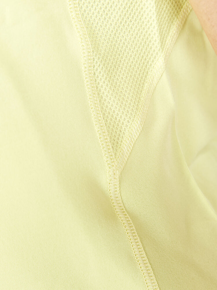 1909984-541000_ADV-Essence-SS-Tee-W_Closeup4