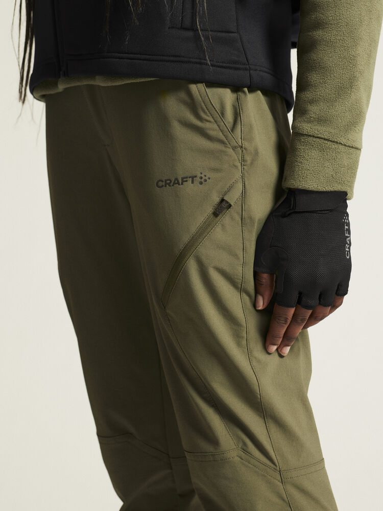 1910393-664000_ADV-Explore-Tech-Pants-W_closeup5