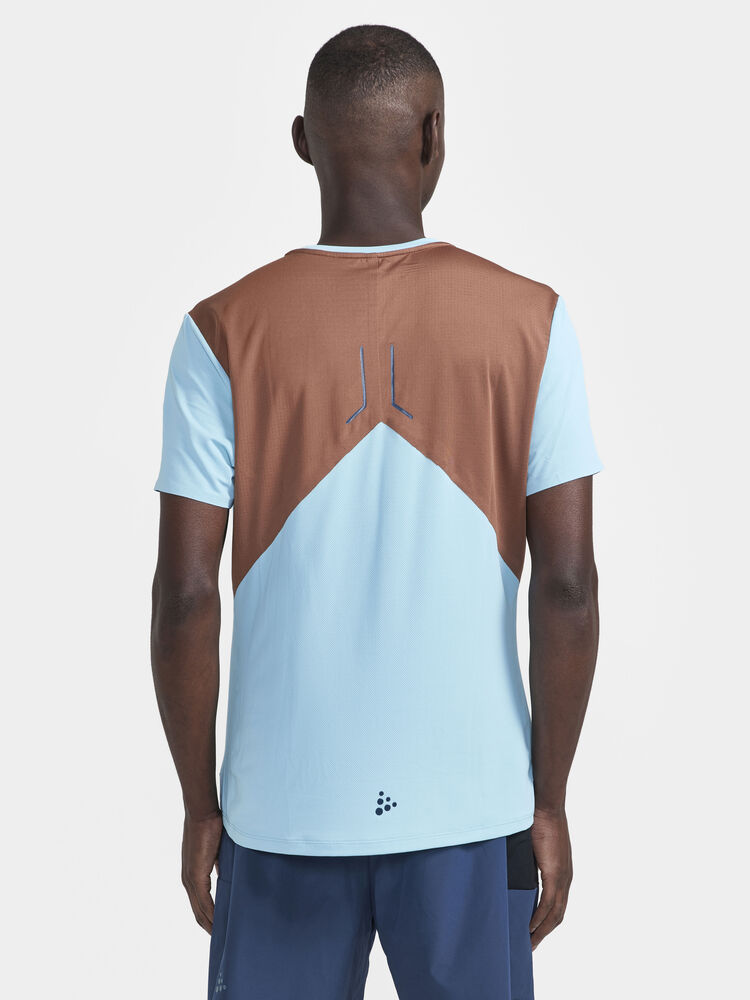 1910415-358686_PRO-Hypervent-SS-Tee-M_Closeup2