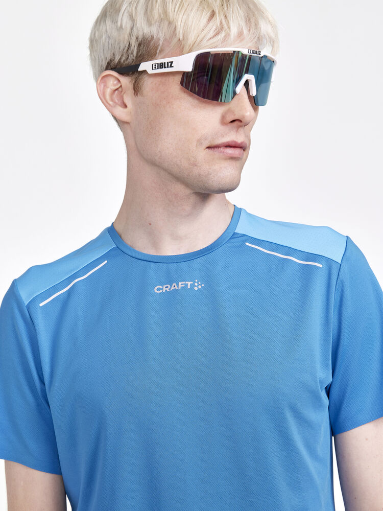 1910415-379307_PRO-Hypervent-SS-Tee-M_Closeup4