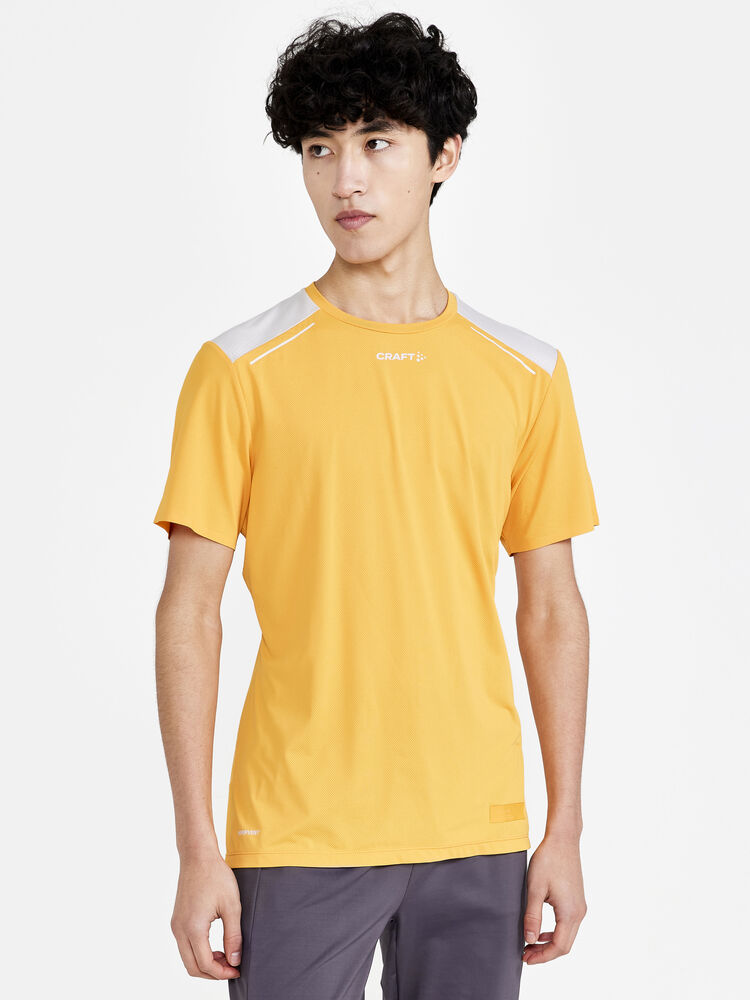 1910415-543914_PRO-Hypervent-SS-Tee-M_Closeup1
