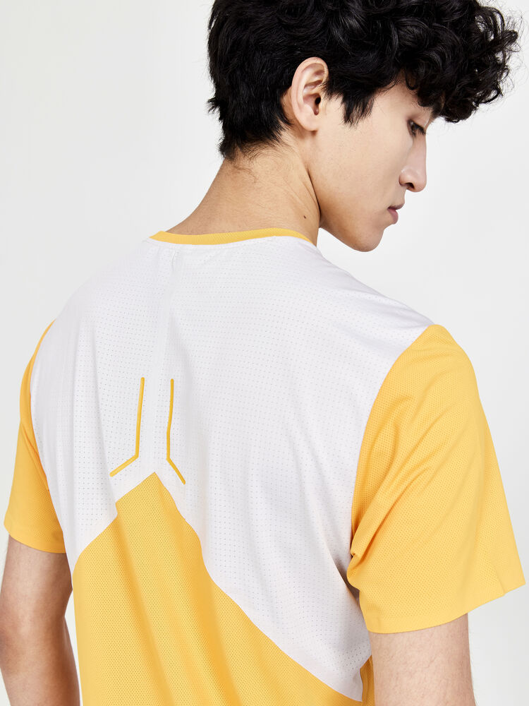 1910415-543914_PRO-Hypervent-SS-Tee-M_Closeup4