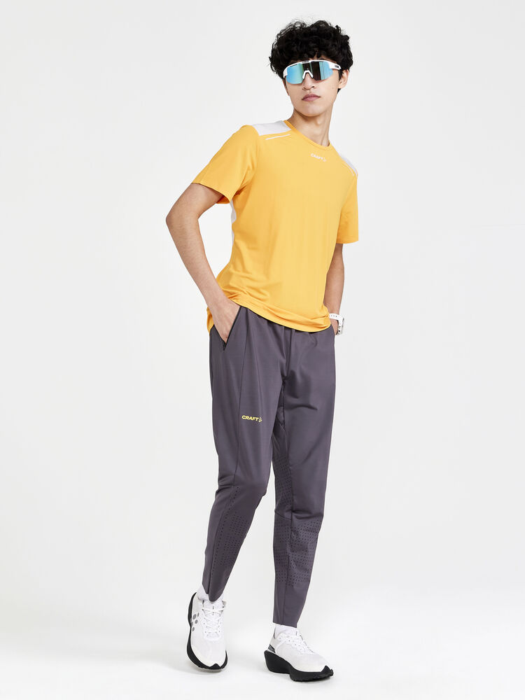 1910415-543914_PRO-Hypervent-SS-Tee-M_Closeup5