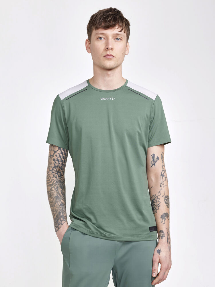 1910415-687932_PRO-Hypervent-SS-Tee-M_Closeup1