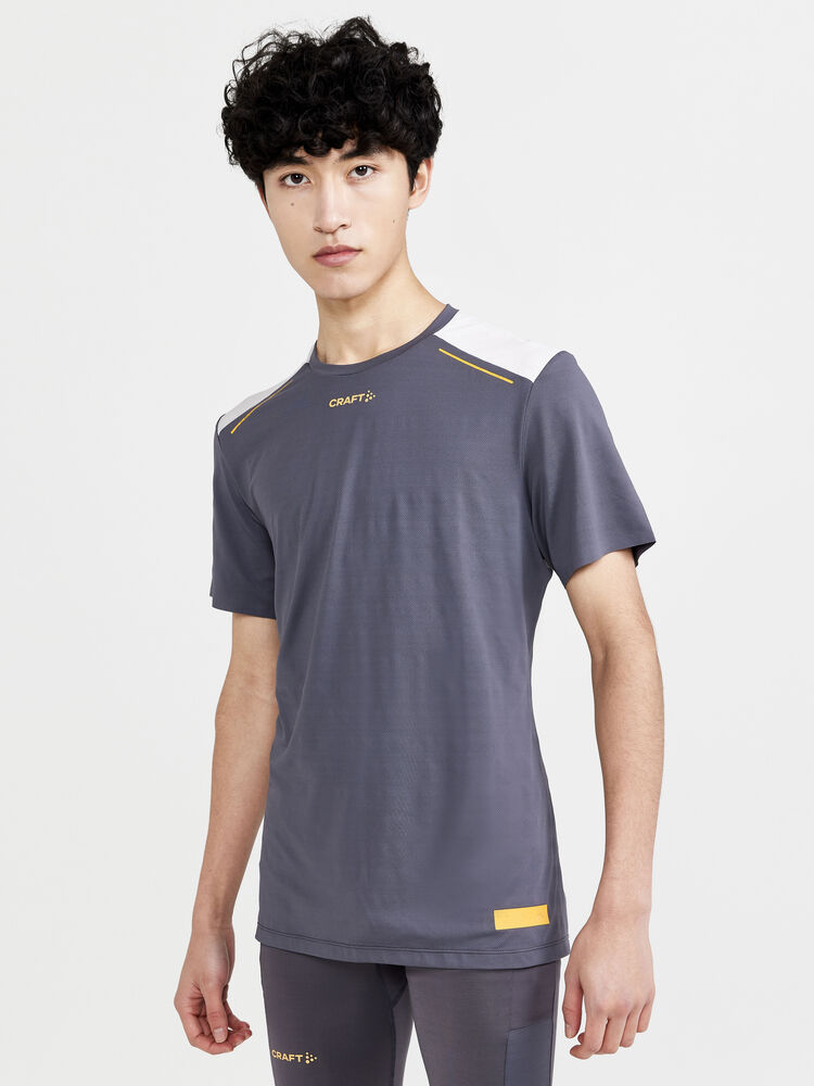 1910415-985914_PRO-Hypervent-SS-Tee-M_Closeup1