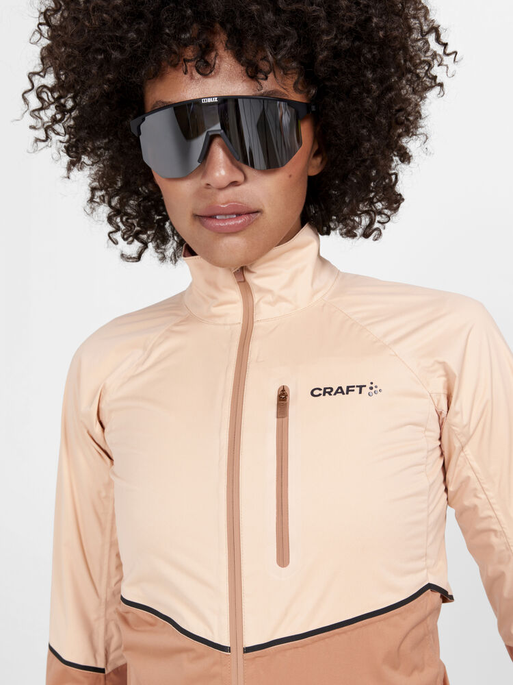 1910559-758791_Adv-Endur-Hydro-Jacket-W_Closeup3