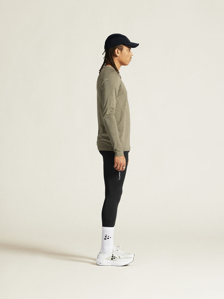 1911157-237000_CORE-Dry-Active-Comfort-LS-M_closeup2