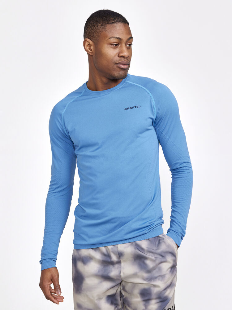 1911157-379000_CORE-Dry-Active-Comfort-LS-M_Closeup1