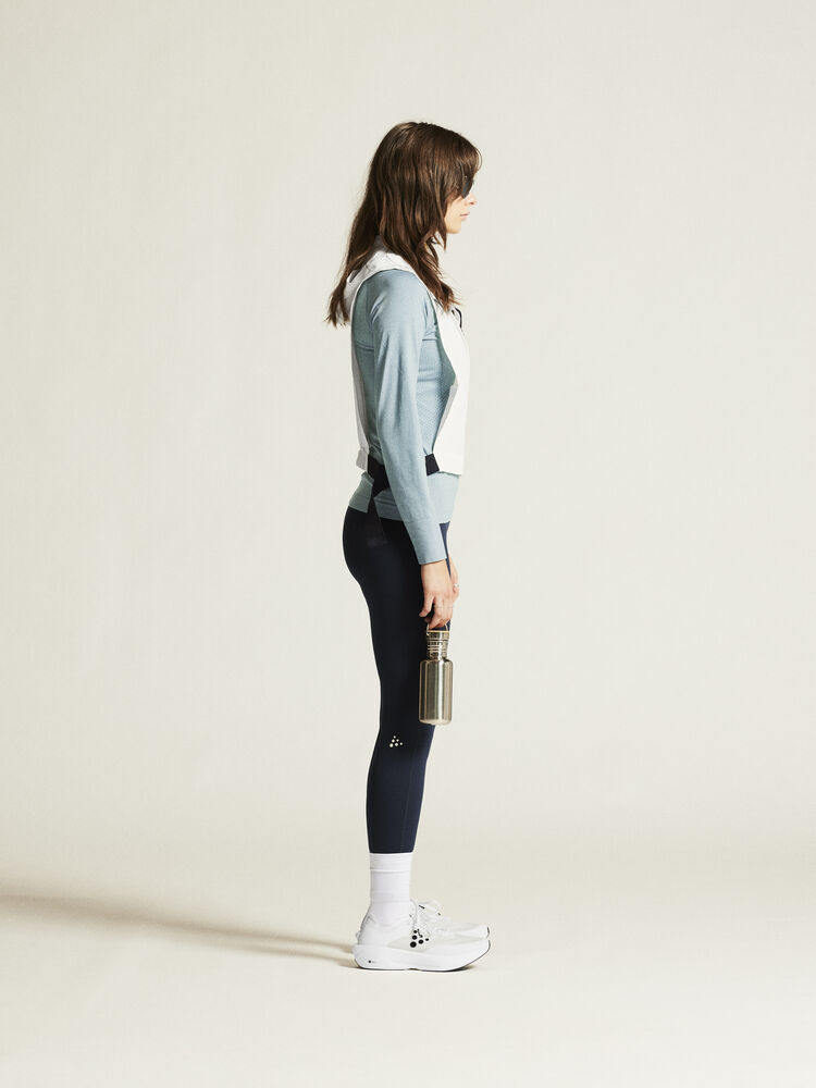 1911168-364000_CORE-Dry-Active-Comfort-LS-W_closeup2
