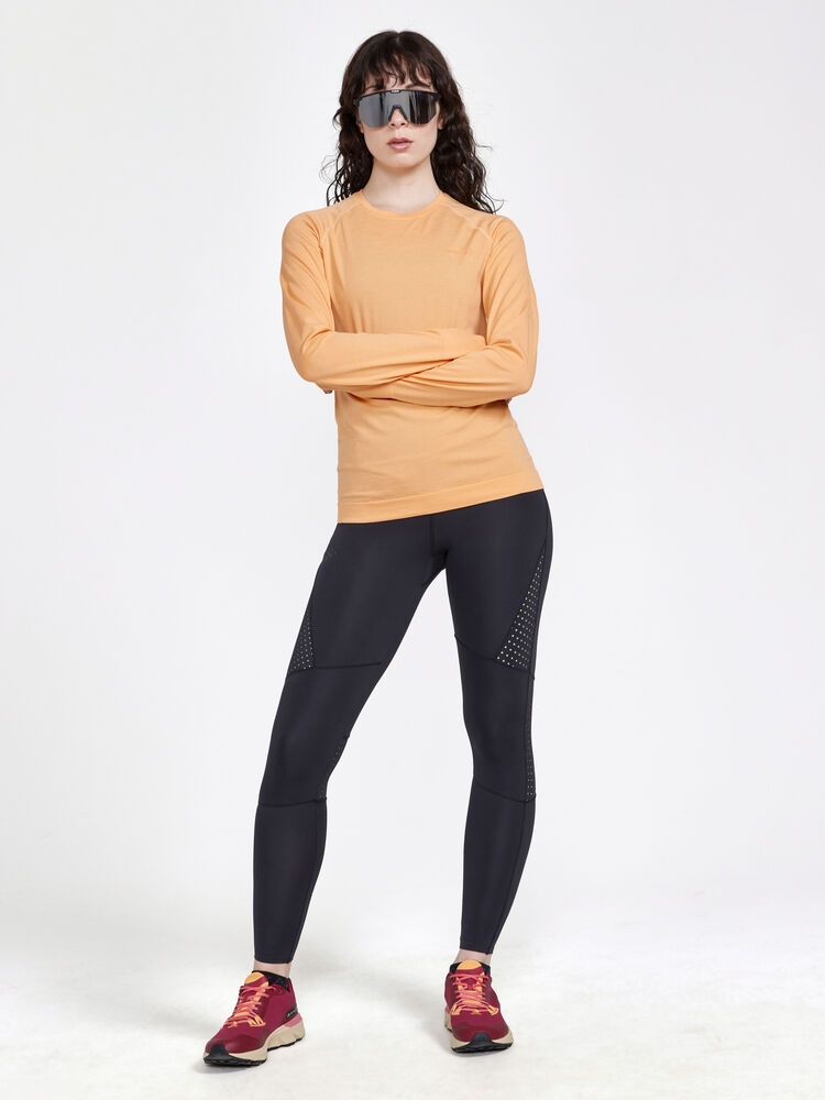 1911168-582000_CORE-Dry-Active-Comfort-LS-W_Closeup4